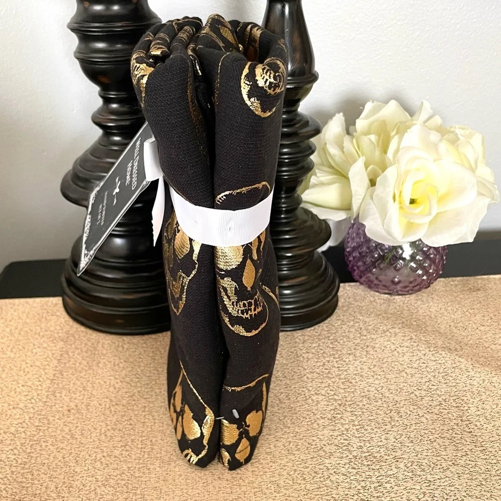 NWT SET OF 2 SKULL 💀 Gold Foil Bathroom Hand Towels